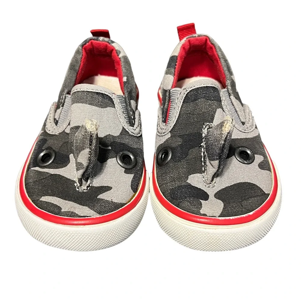 Gap‎ Grey Area Camo Print Shark Shoes Sneakers Toddler 5 Gray Red Slip On